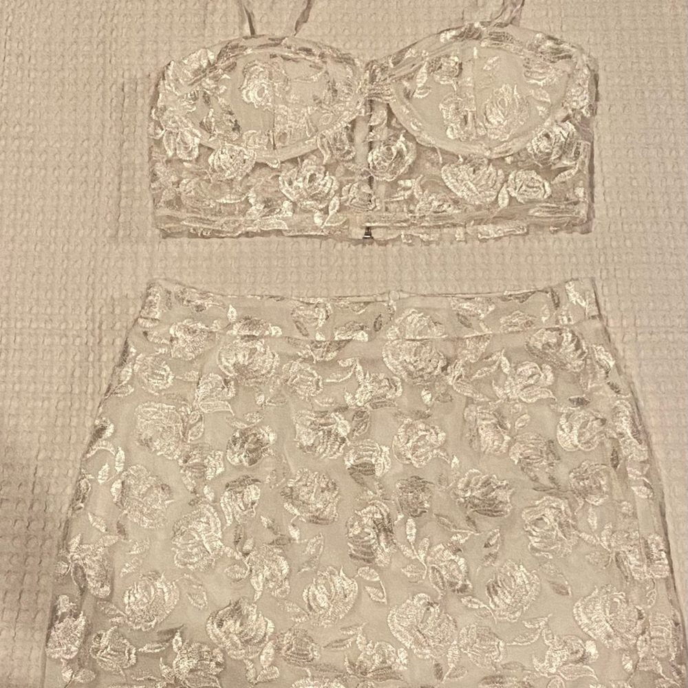 Never worn sexy beautiful outfit mini skirt with sexy top as shown in pics 🤩